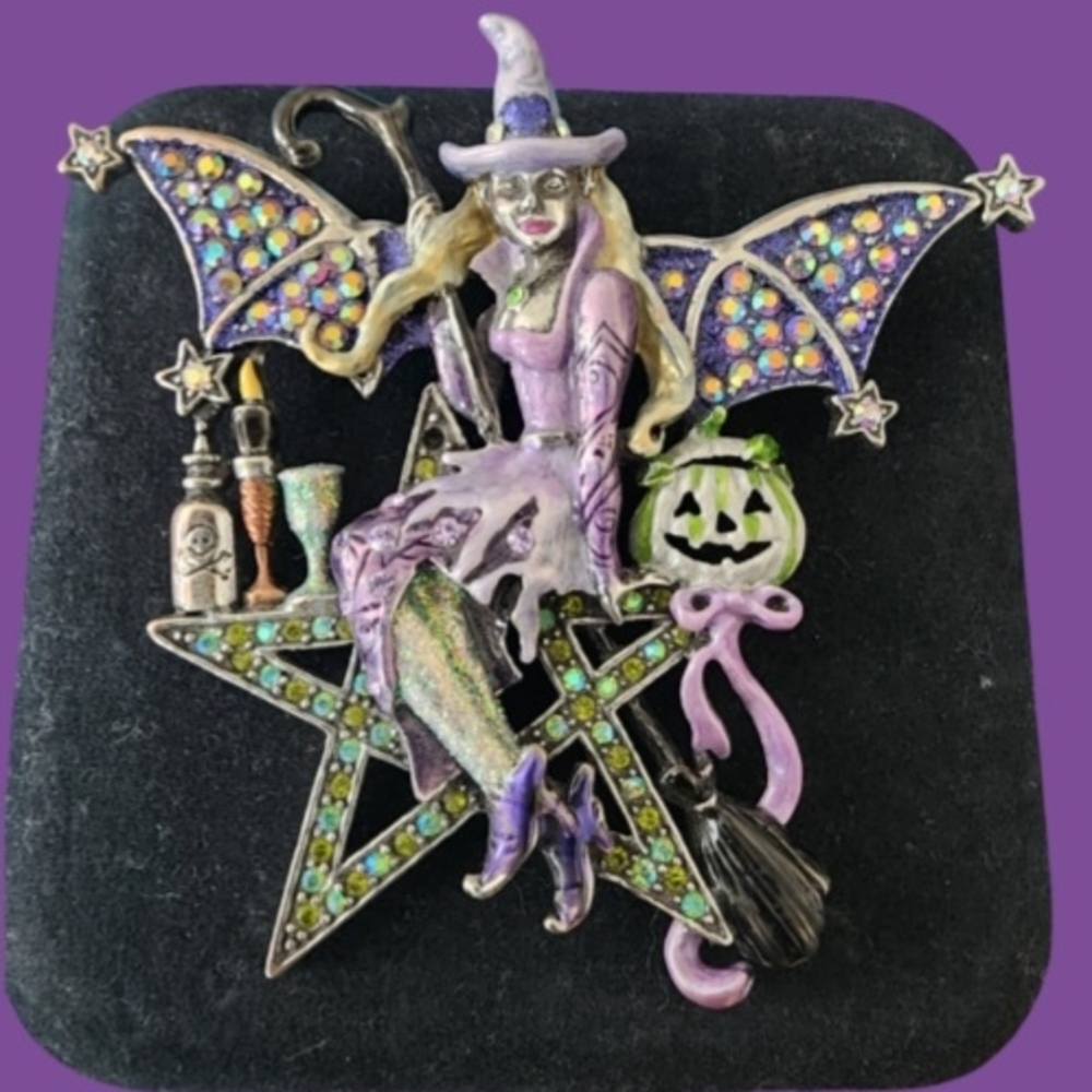 KIRKS FOLLY BAT WING WITCH PIN/PEARL ENHANSER